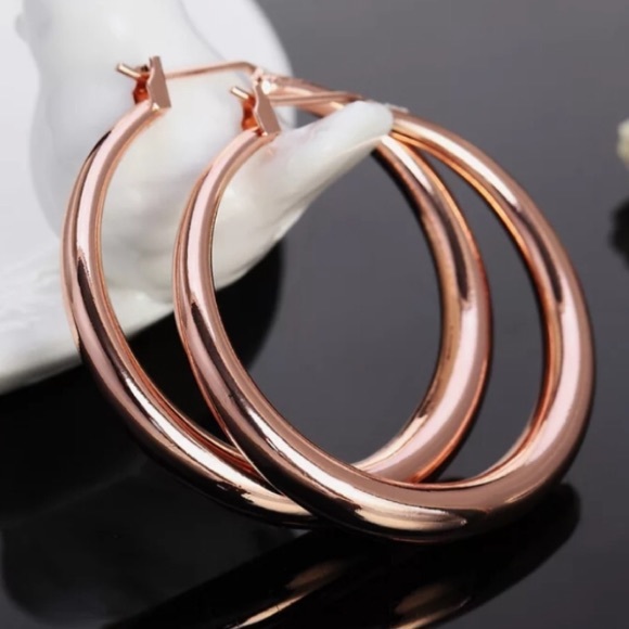 ¥ NEW 18K ROSE GOLD 1.5” ROUND HOOPS - Picture 2 of 4